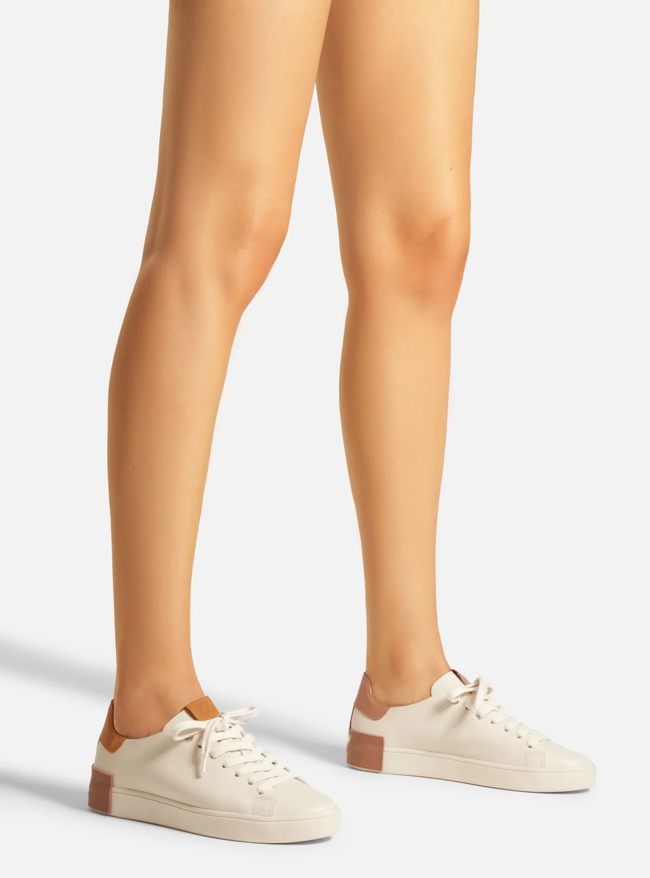 Tênis feminino arezzo em couro off white Lagle